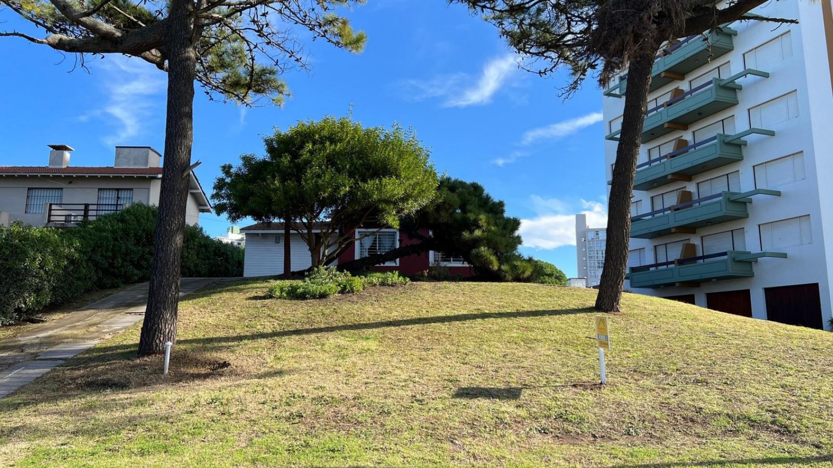 CASA CON LOTE MULTI-FAMILIAR HOTELERO 