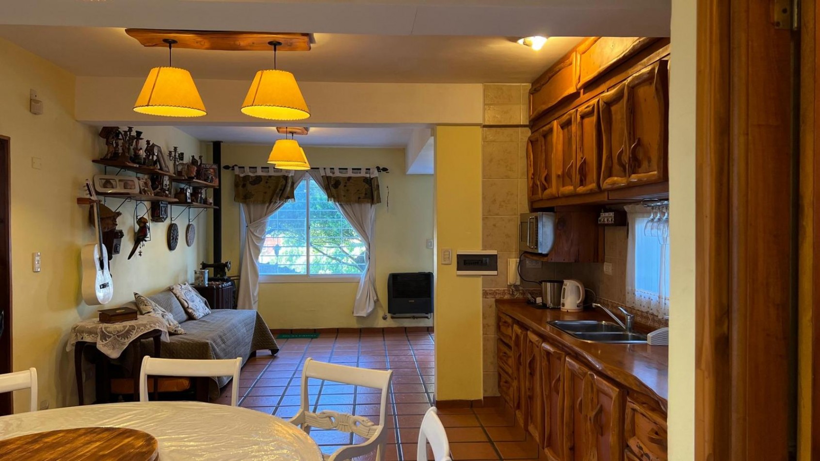 CASA CON LOTE MULTI-FAMILIAR HOTELERO 