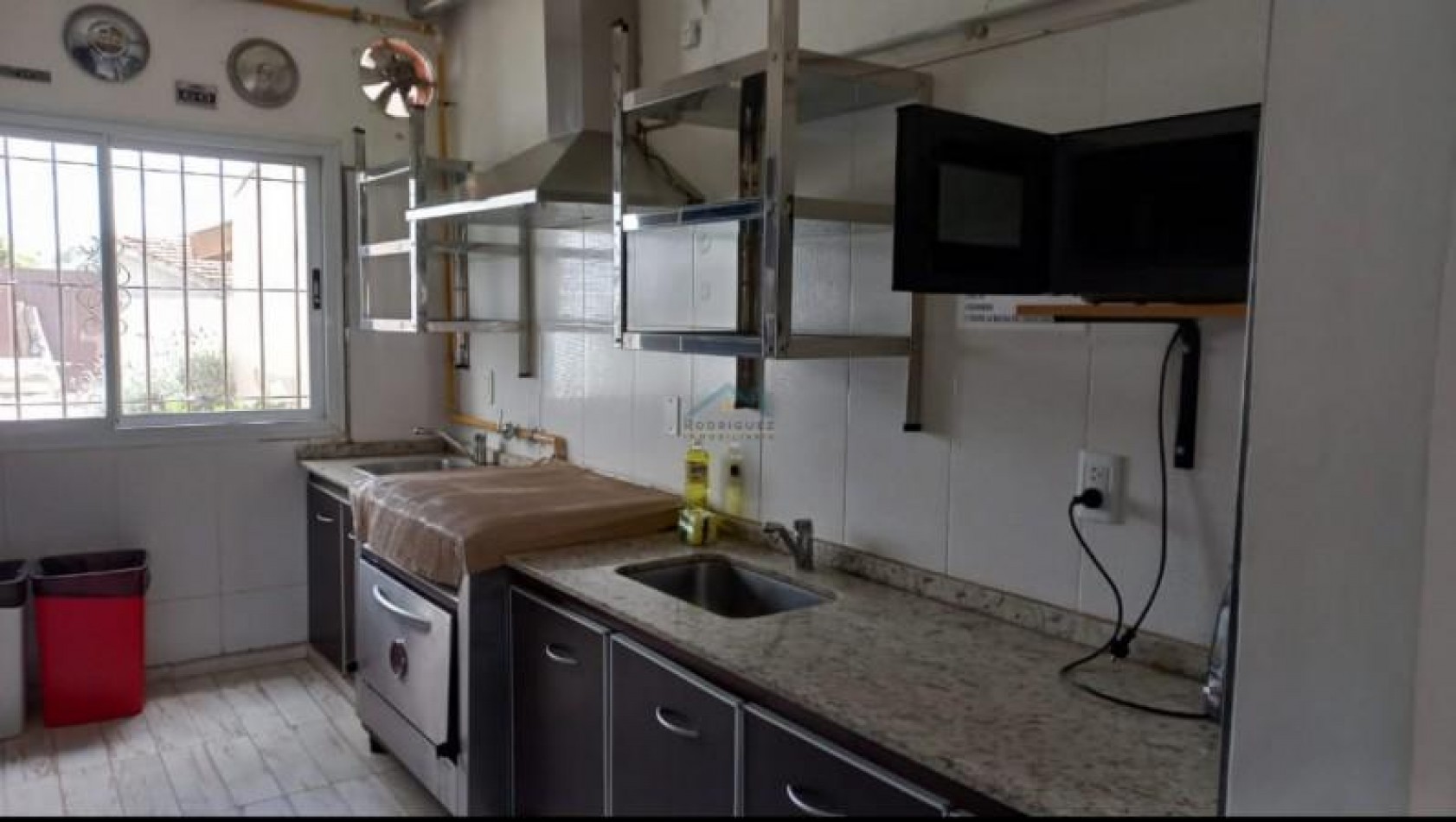 A LA VENTA - HOSTEL / COMPLEJO TURISTICO EN ZONA CENTRO DE VILLA GESELL