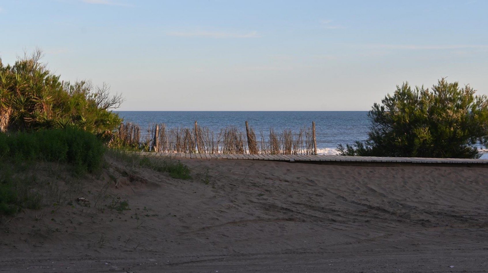 A LA VENTA - MONOAMBIENTE CON COCHERA Y SALIDA DIRECTA A LA PLAYA EN VILLA GESELL