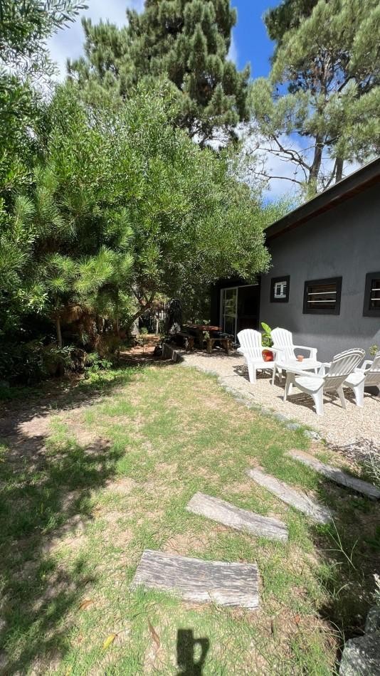 A LA VENTA CASA CON QUINCHO Y GRAN PARQUE EN MAR AZUL