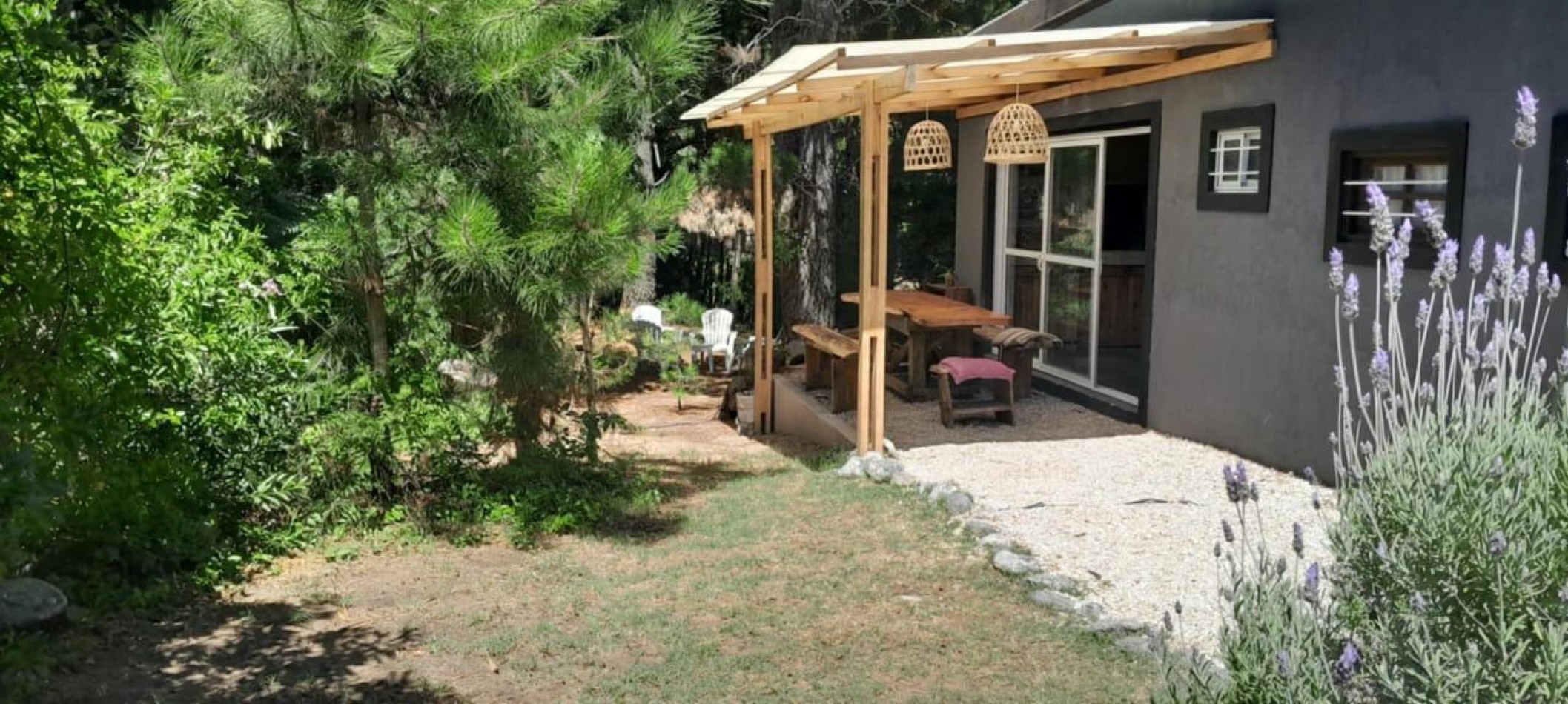 A LA VENTA CASA CON QUINCHO Y GRAN PARQUE EN MAR AZUL