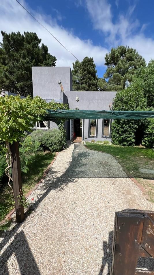 A LA VENTA CASA CON QUINCHO Y GRAN PARQUE EN MAR AZUL