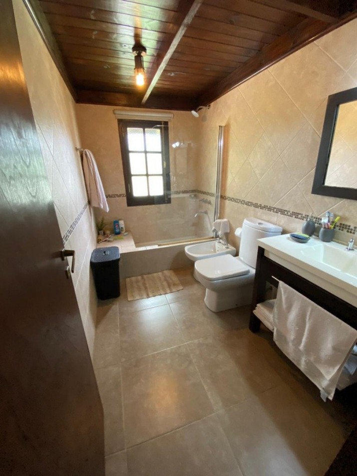 A LA VENTA CASA 4 AMBIENTES CON VISTA AL GOLF - VILLA GESELL