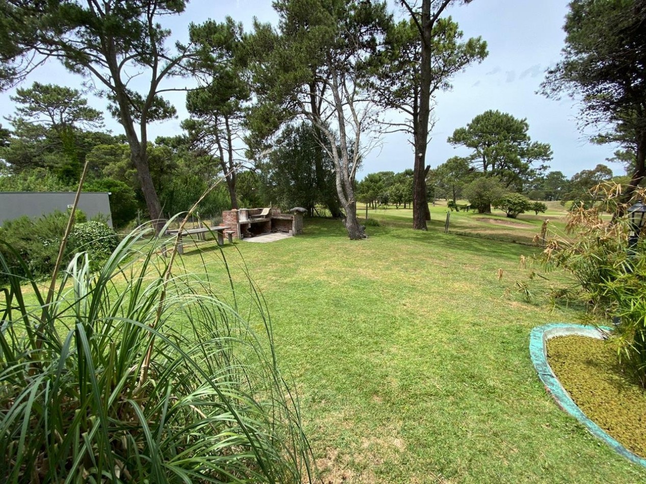 A LA VENTA CASA 4 AMBIENTES CON VISTA AL GOLF - VILLA GESELL
