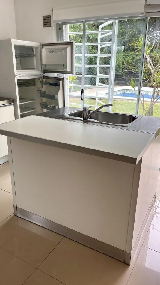 A LA VENTA CASA 5 AMBIENTES CON PISCINA - CENTRO DE VILLA GESELL