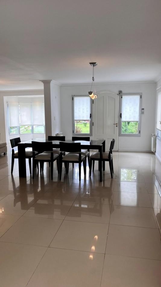 A LA VENTA CASA 5 AMBIENTES CON PISCINA - CENTRO DE VILLA GESELL