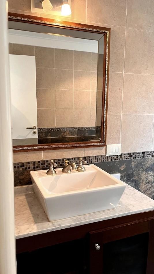 A LA VENTA CASA 5 AMBIENTES CON PISCINA - CENTRO DE VILLA GESELL