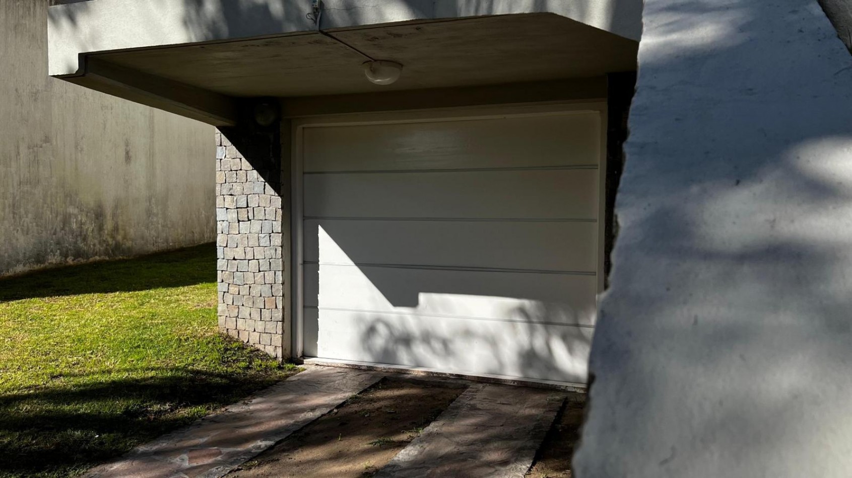 A LA VENTA CASA 5 AMBIENTES CON PISCINA - CENTRO DE VILLA GESELL