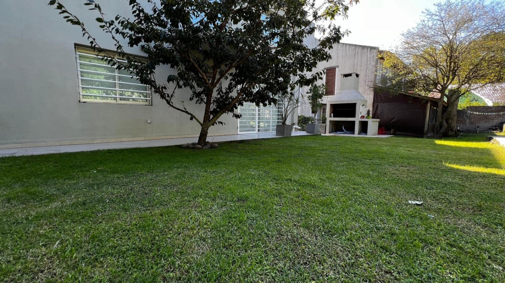 A LA VENTA CASA 5 AMBIENTES CON PISCINA - CENTRO DE VILLA GESELL