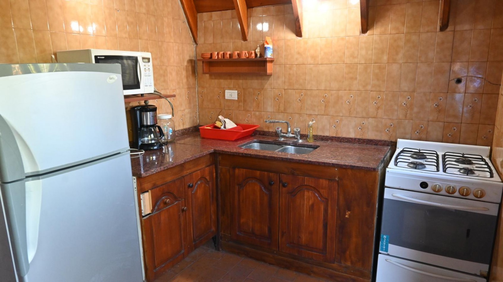 EN ALQUILER CASA 7 AMBIENTES PARA HASTA 14 PERSONAS - VILLA GESELL