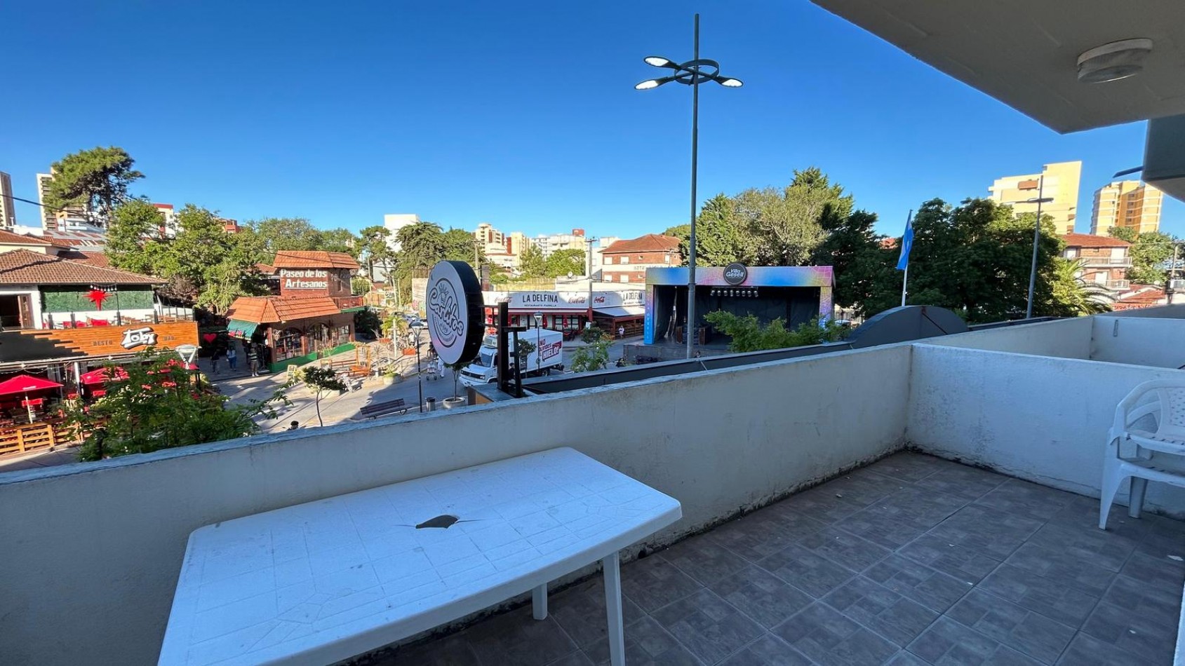 A LA VENTA DEPARTAMENTO DE 2 AMBIENTES FRENTE A PLAZA PRIMERA JUNTA, VILLA GESELL