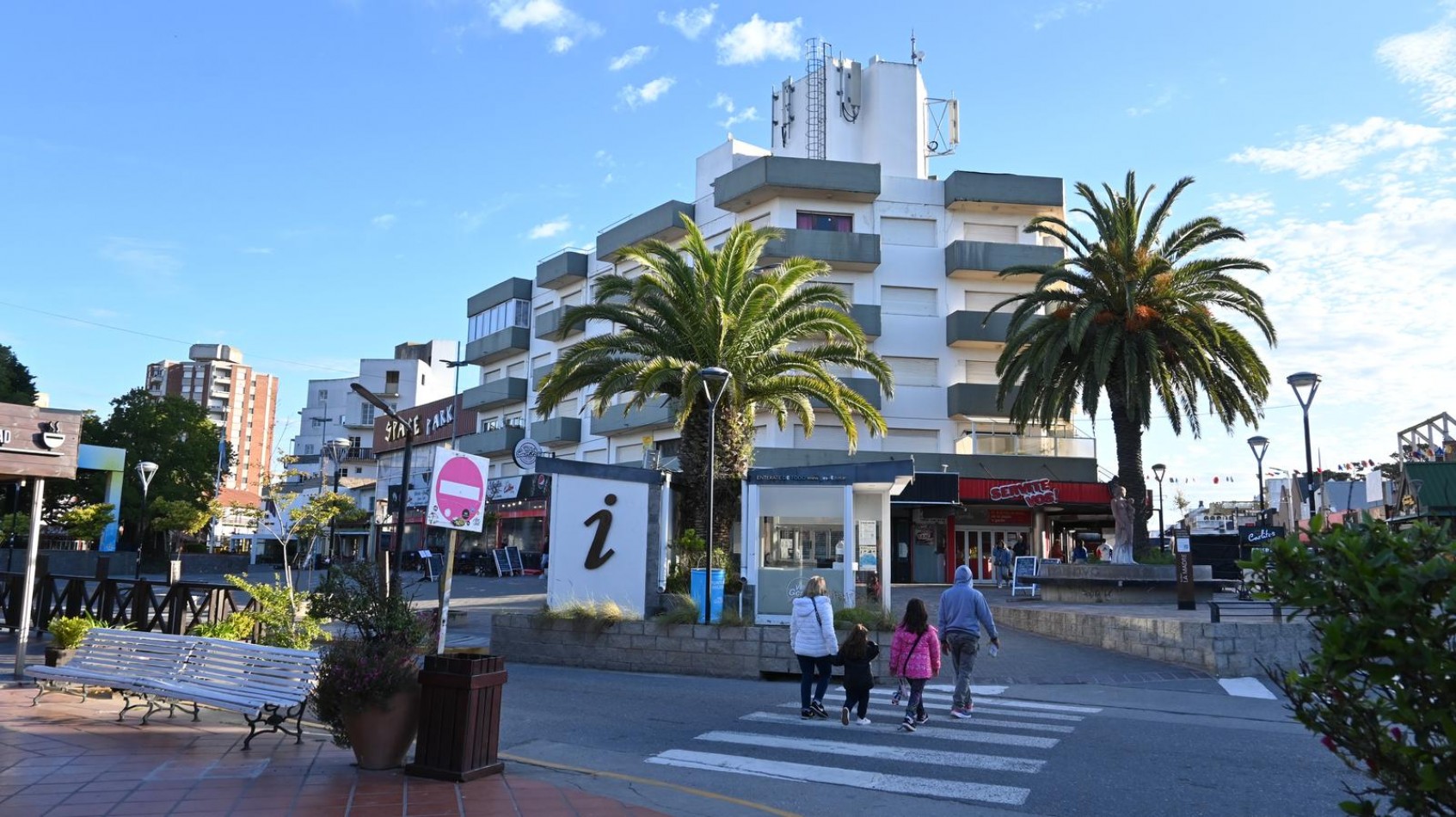 A LA VENTA DEPARTAMENTO DE 2 AMBIENTES FRENTE A PLAZA PRIMERA JUNTA, VILLA GESELL