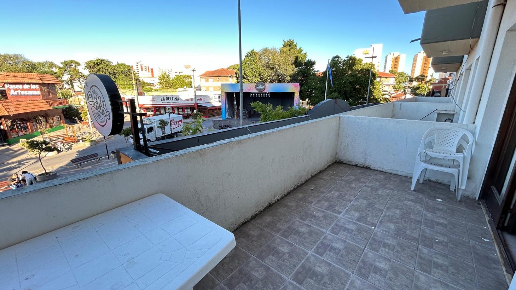A LA VENTA DEPARTAMENTO DE 2 AMBIENTES FRENTE A PLAZA PRIMERA JUNTA, VILLA GESELL
