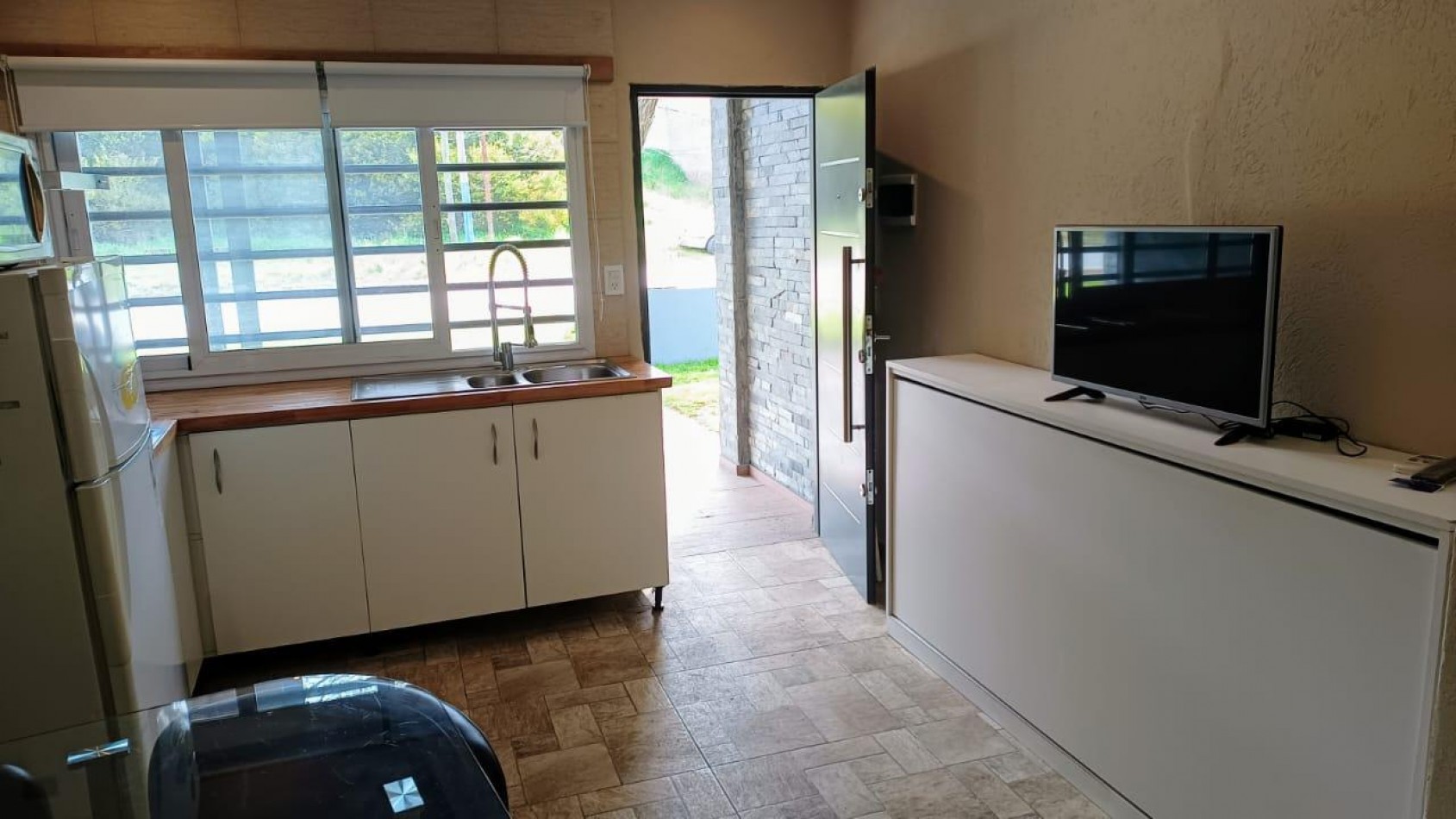 A LA VENTA COMPLEJO DE 4 DEPARTAMENTOS CON PISCINA EN VILLA GESELL - FINANCIA