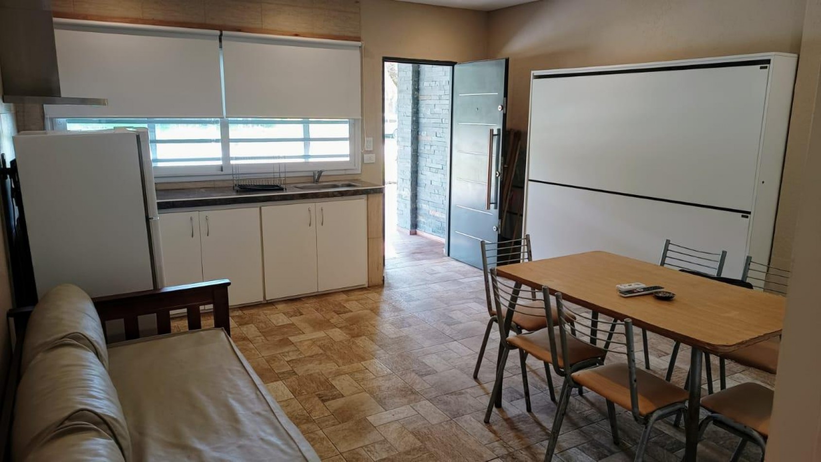 A LA VENTA COMPLEJO DE 4 DEPARTAMENTOS CON PISCINA EN VILLA GESELL - FINANCIA