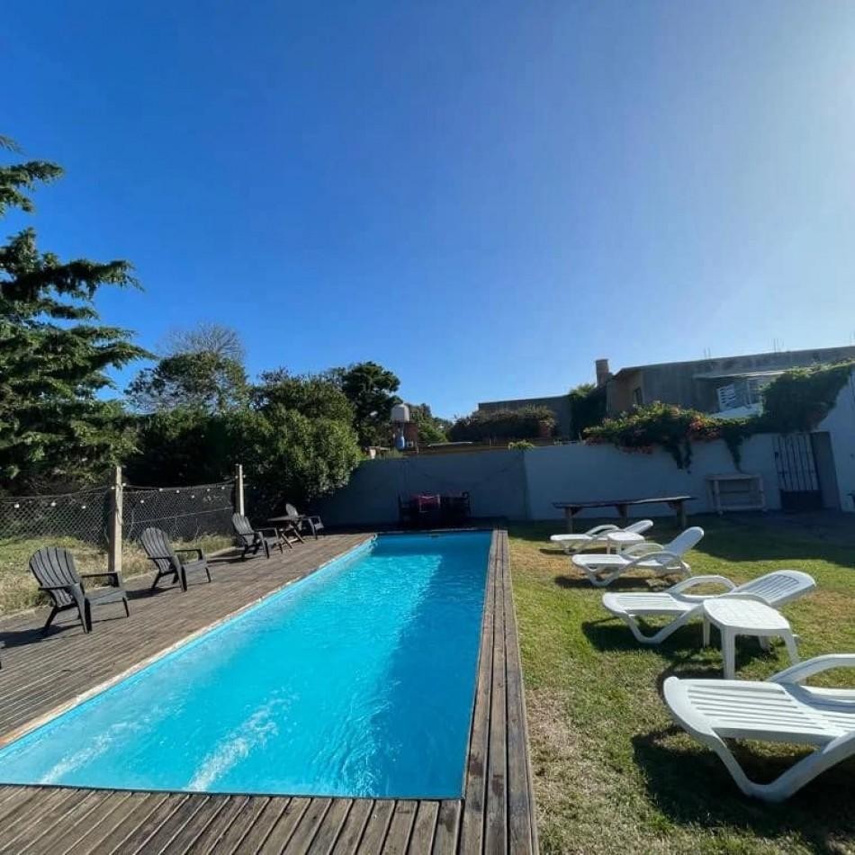 A LA VENTA COMPLEJO DE 4 DEPARTAMENTOS CON PISCINA EN VILLA GESELL - FINANCIA