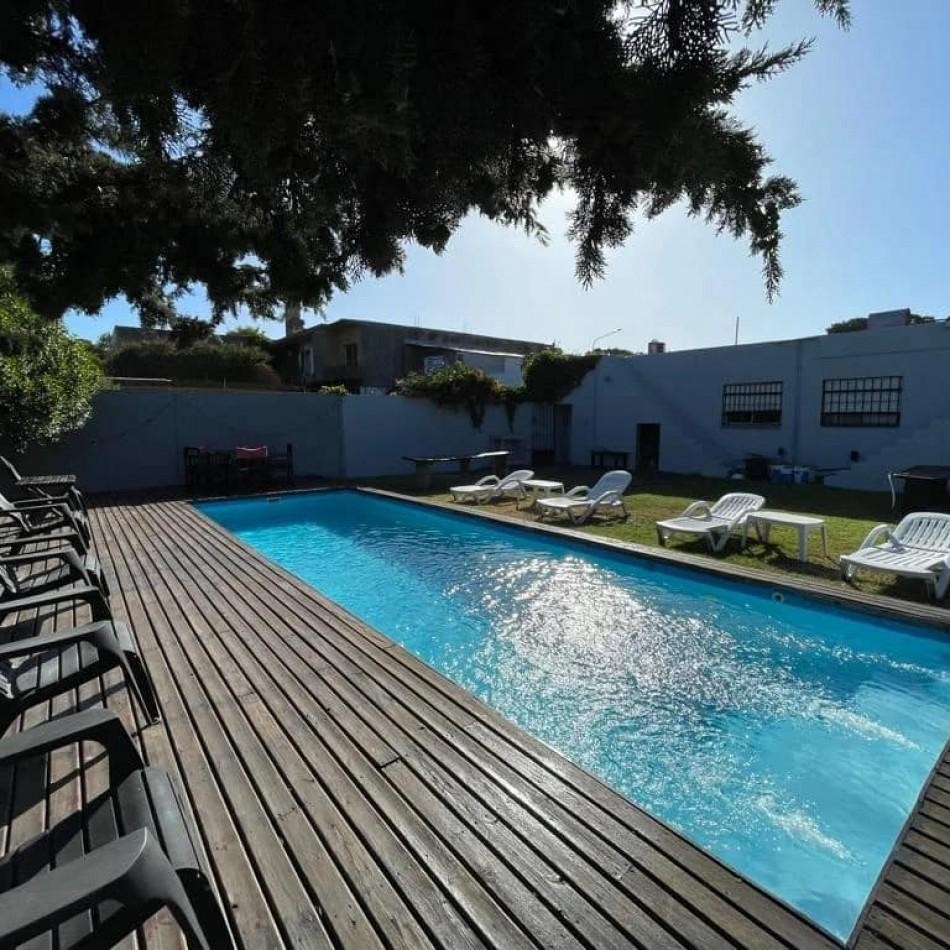 A LA VENTA COMPLEJO DE 4 DEPARTAMENTOS CON PISCINA EN VILLA GESELL - FINANCIA
