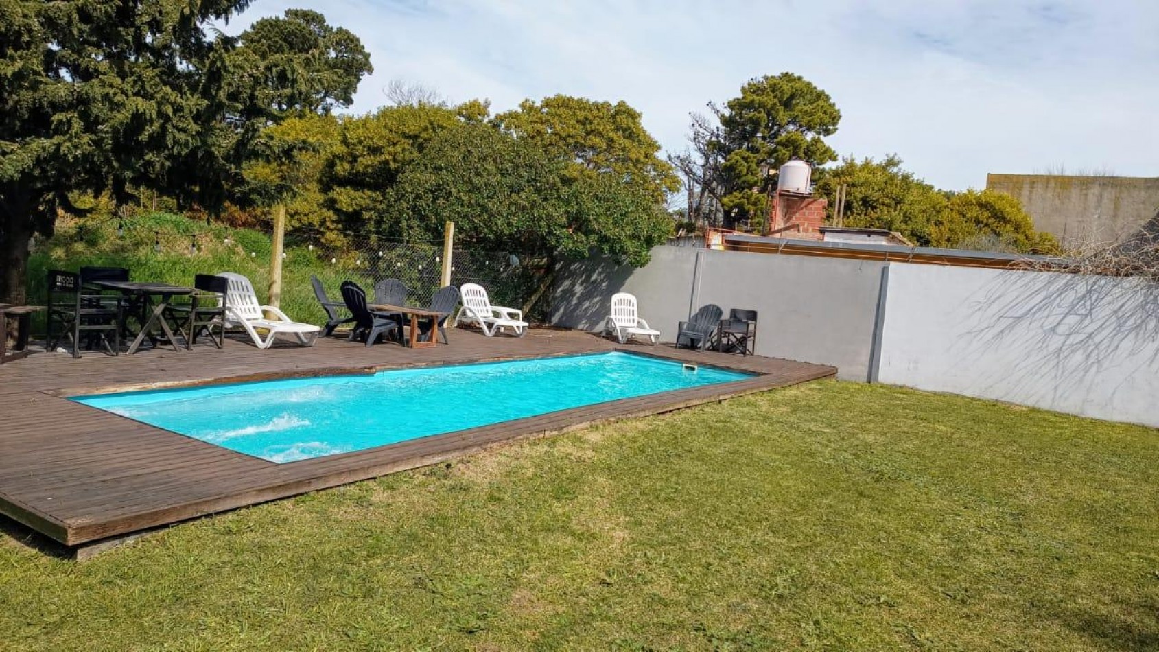 A LA VENTA COMPLEJO DE 4 DEPARTAMENTOS CON PISCINA EN VILLA GESELL - FINANCIA