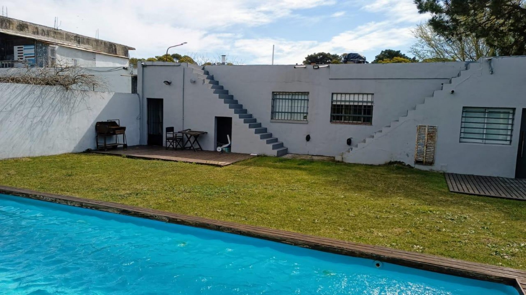 A LA VENTA COMPLEJO DE 4 DEPARTAMENTOS CON PISCINA EN VILLA GESELL - FINANCIA