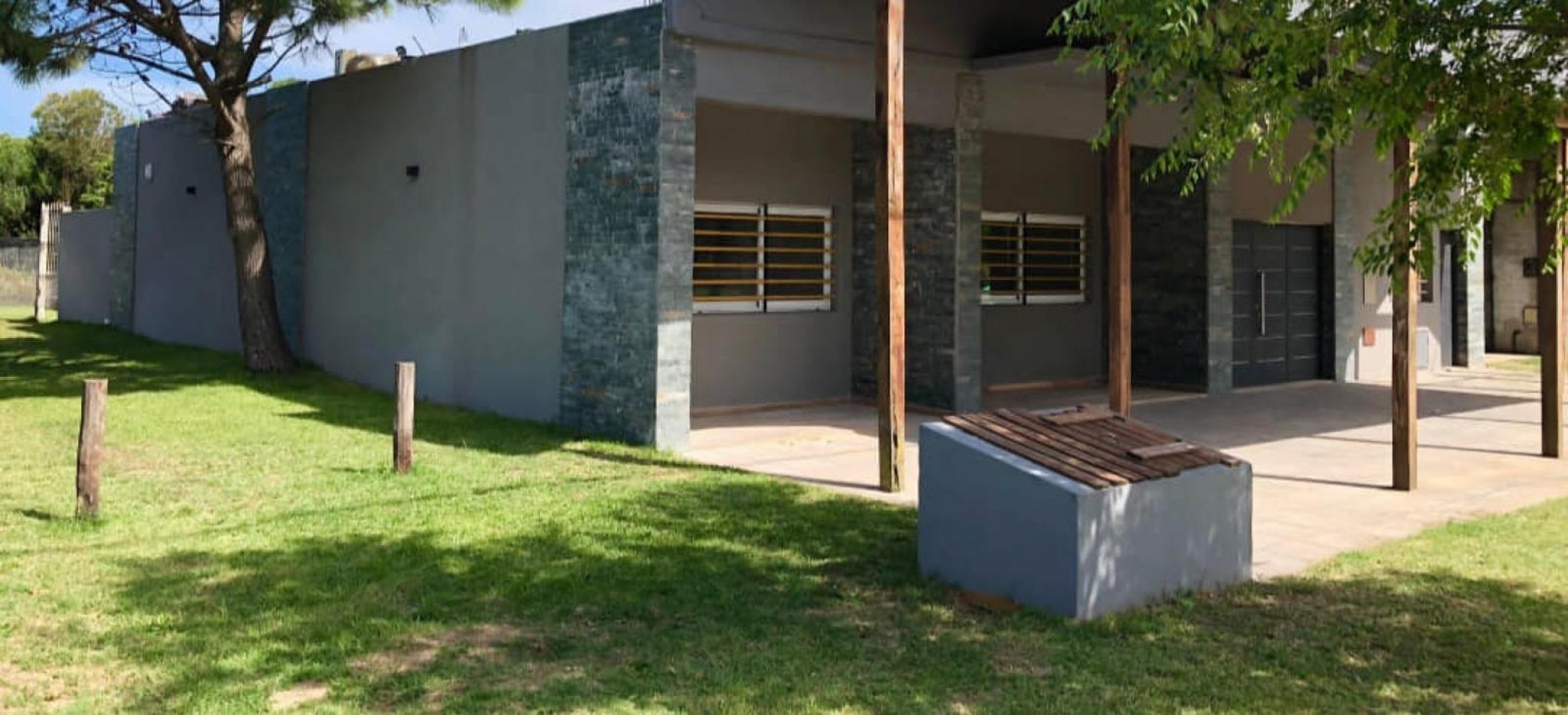 A LA VENTA COMPLEJO DE 4 DEPARTAMENTOS CON PISCINA EN VILLA GESELL - FINANCIA