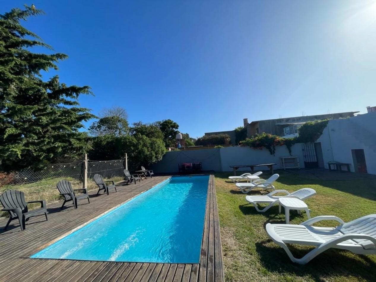 A LA VENTA COMPLEJO DE 4 DEPARTAMENTOS CON PISCINA EN VILLA GESELL - FINANCIA