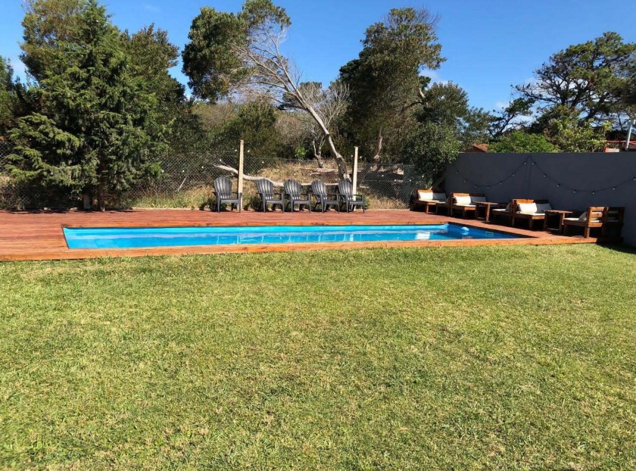 A LA VENTA COMPLEJO DE 4 DEPARTAMENTOS CON PISCINA EN VILLA GESELL - FINANCIA