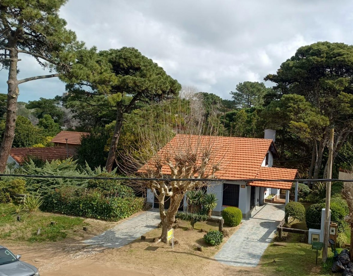 TITULO: A LA VENTA CASA DE 5 AMBIENTES EN BARRIO NORTE - VILLA GESELL