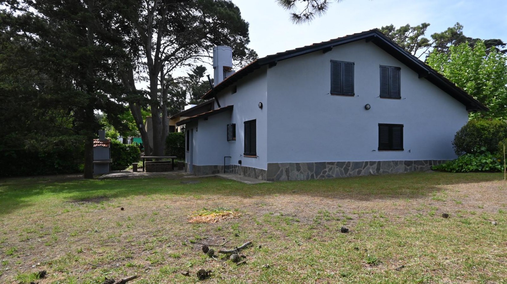 TITULO: A LA VENTA CASA DE 5 AMBIENTES EN BARRIO NORTE - VILLA GESELL