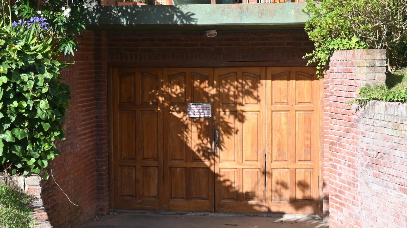 Cochera doble en venta - Centro de Villa Gesell
