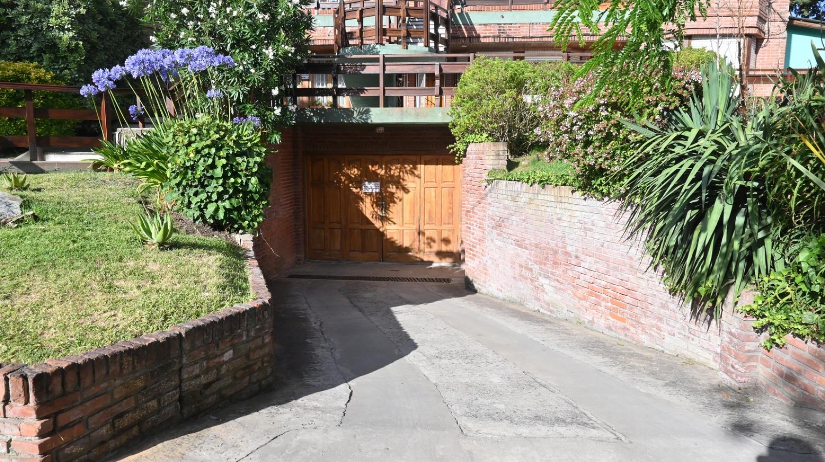 Cochera doble en venta - Centro de Villa Gesell