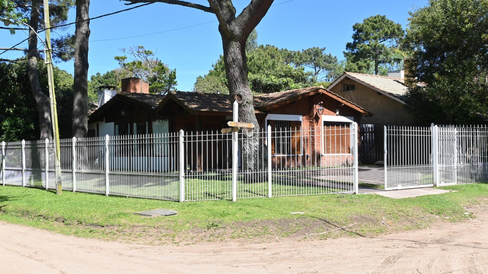  A LA VENTA CASA DE 3 DORMITORIOS EN VILLA GESELL