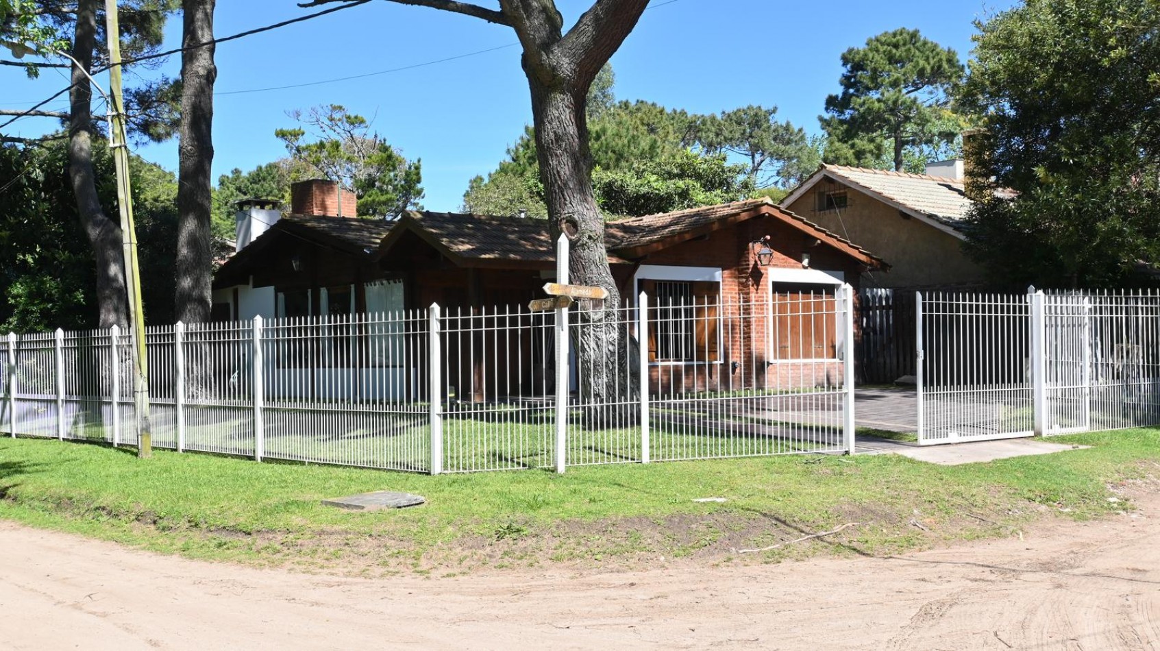  A LA VENTA CASA DE 3 DORMITORIOS EN VILLA GESELL
