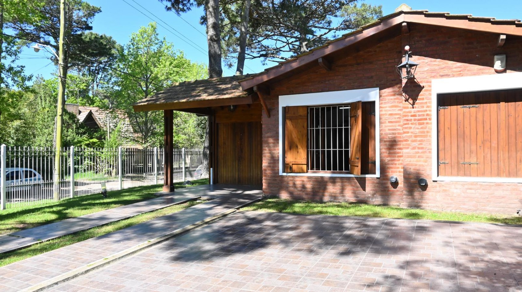  A LA VENTA CASA DE 3 DORMITORIOS EN VILLA GESELL