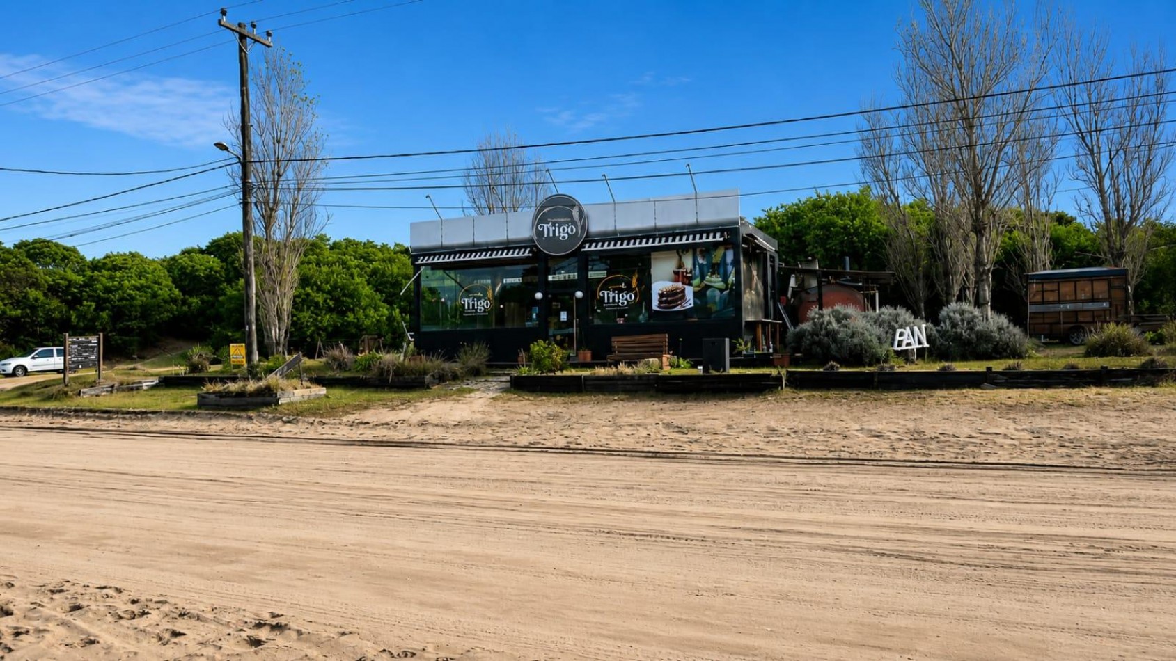 LOCAL COMERCIAL A LA VENTA EN MAR DE LAS PAMPAS