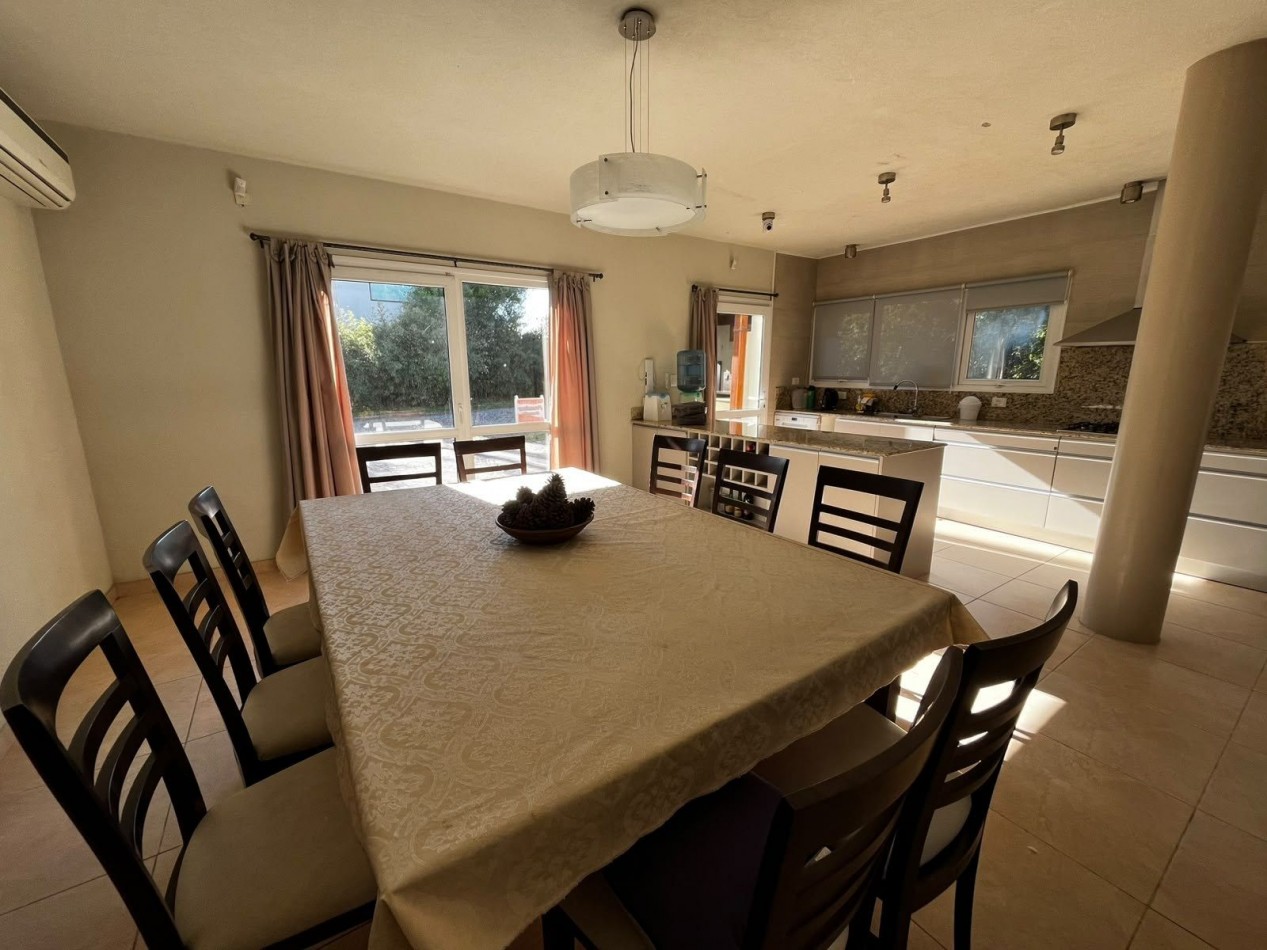 CASA MODERNA A LA VENTA EN MAR AZUL 