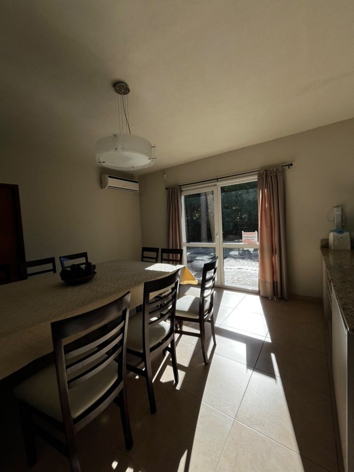 CASA MODERNA A LA VENTA EN MAR AZUL 