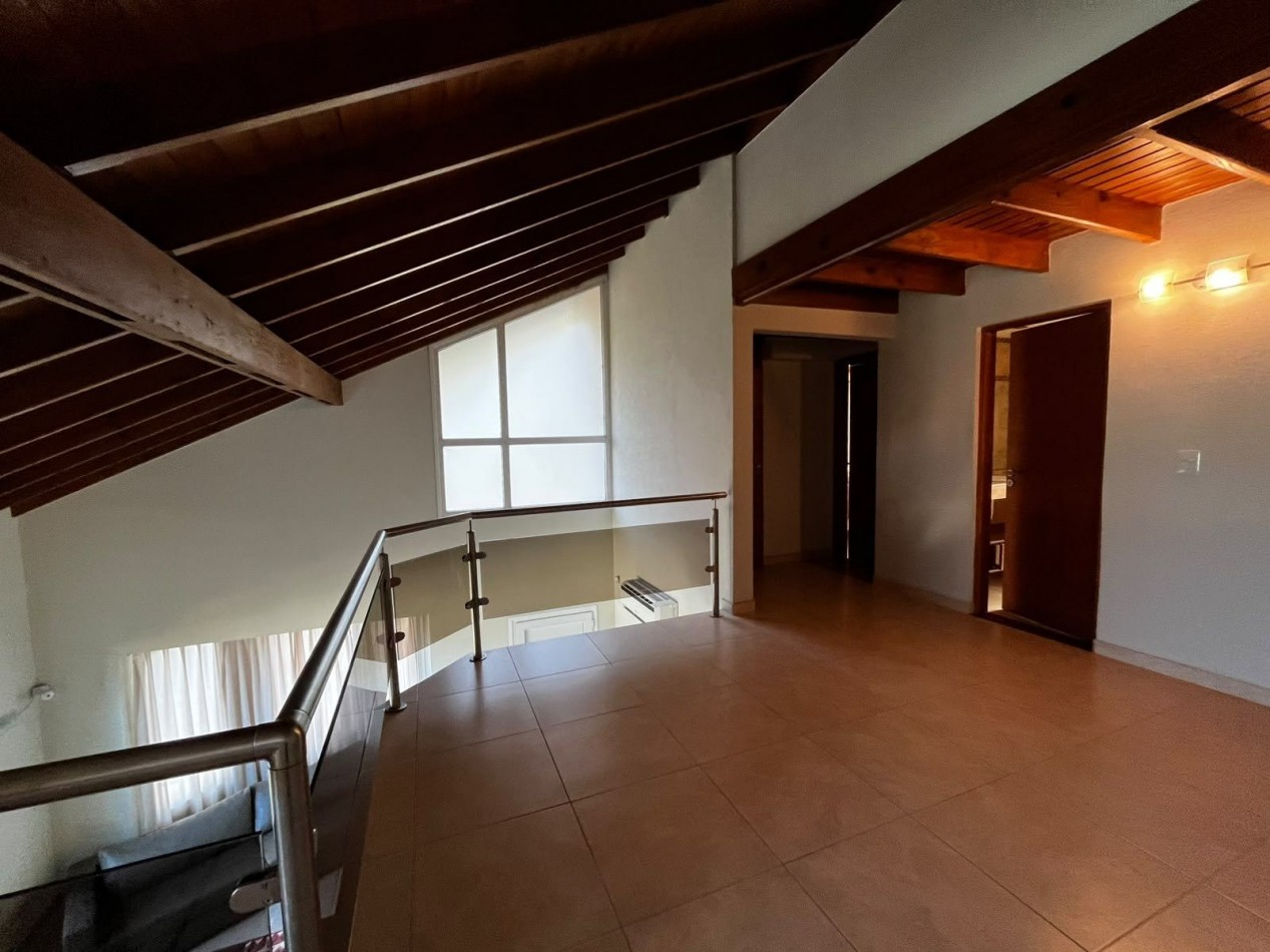 CASA MODERNA A LA VENTA EN MAR AZUL 
