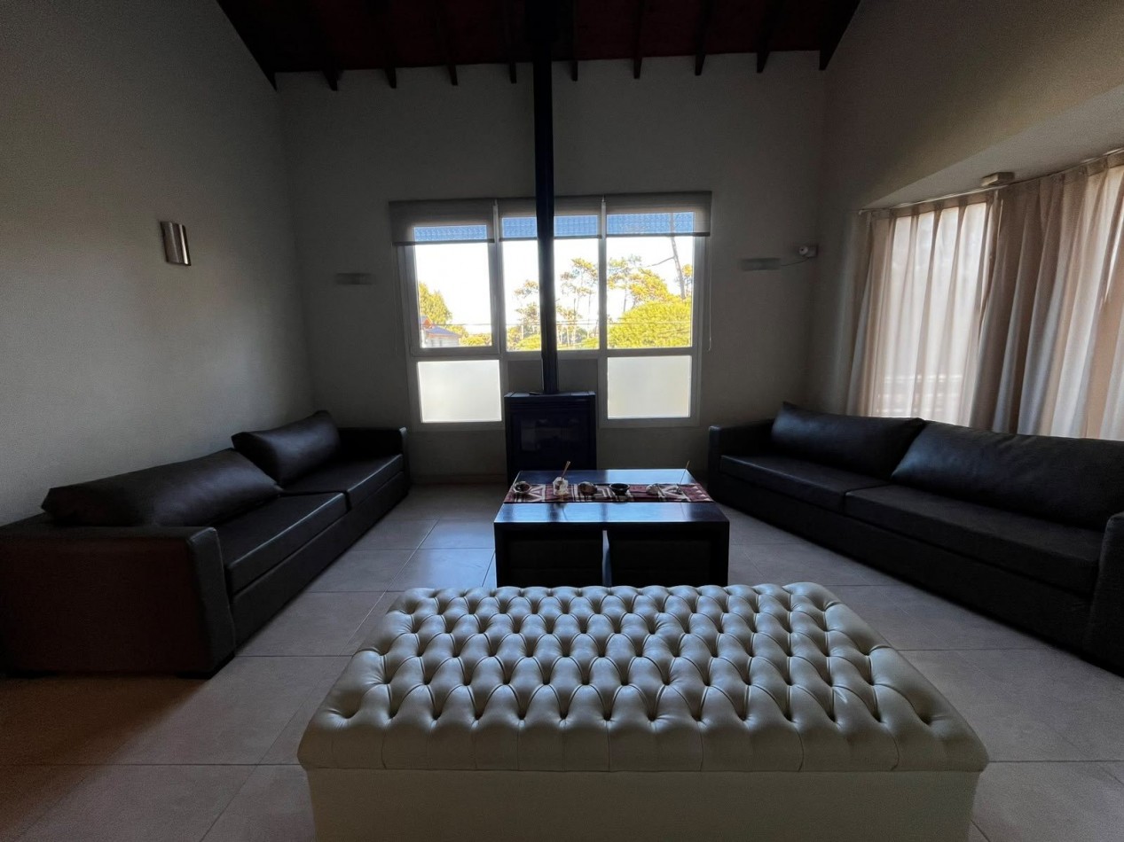CASA MODERNA A LA VENTA EN MAR AZUL 