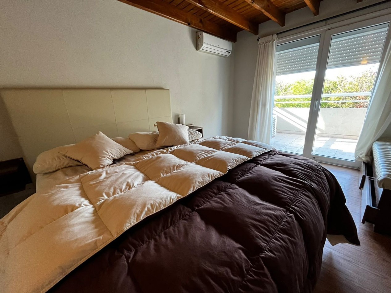 CASA MODERNA A LA VENTA EN MAR AZUL 