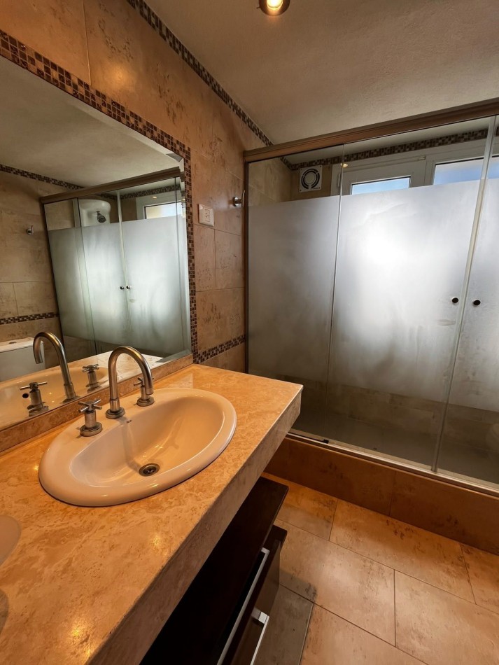 CASA MODERNA A LA VENTA EN MAR AZUL 