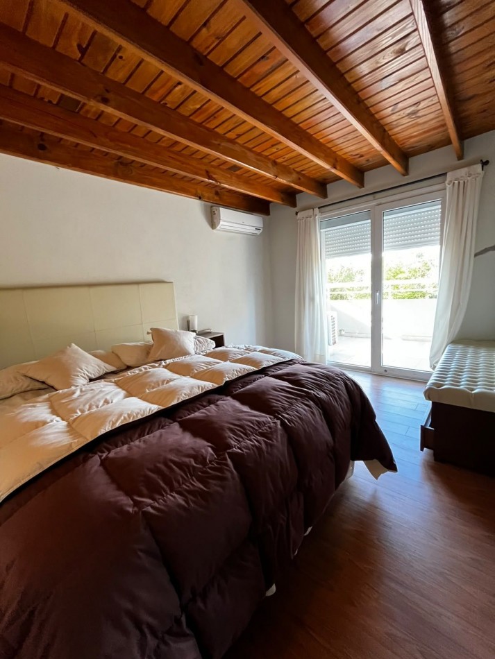 CASA MODERNA A LA VENTA EN MAR AZUL 