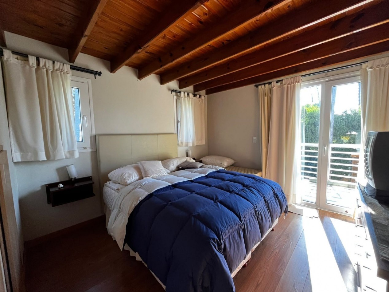 CASA MODERNA A LA VENTA EN MAR AZUL 