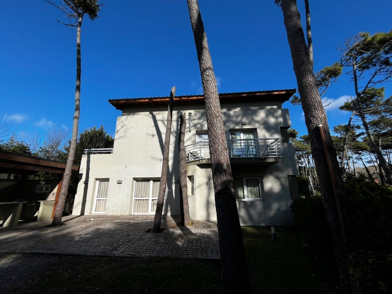 CASA MODERNA A LA VENTA EN MAR AZUL 
