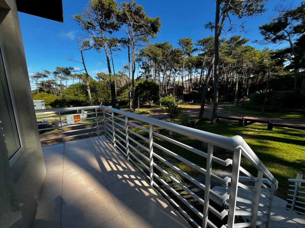 CASA MODERNA A LA VENTA EN MAR AZUL 