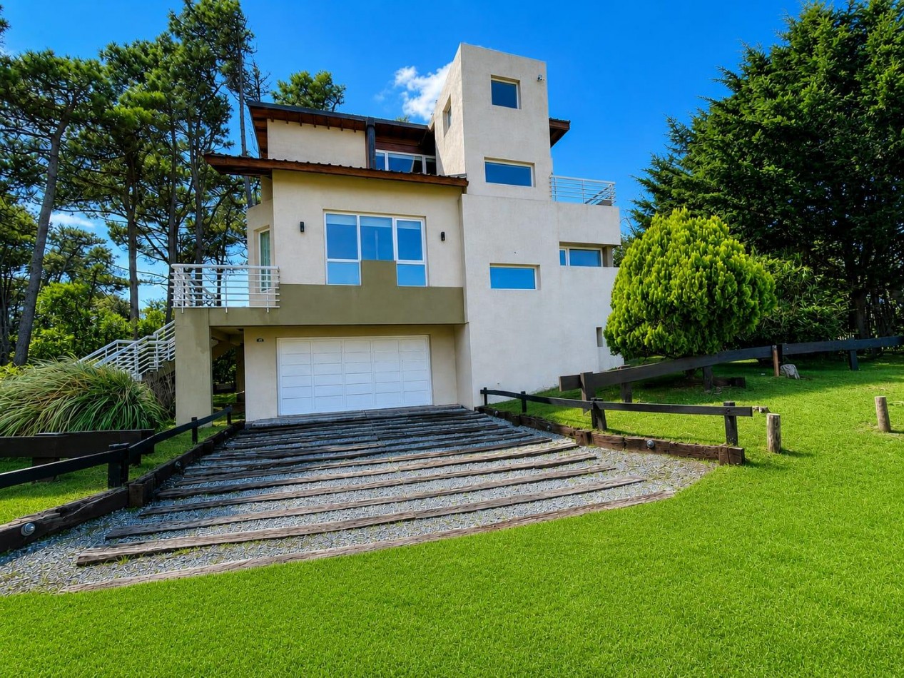 CASA MODERNA A LA VENTA EN MAR AZUL 