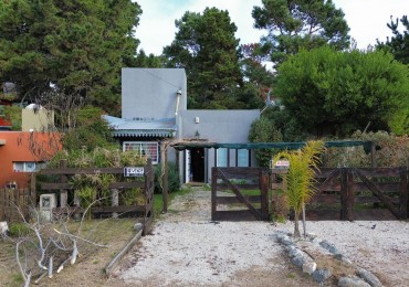 A LA VENTA CASA CON QUINCHO Y GRAN PARQUE EN MAR AZUL