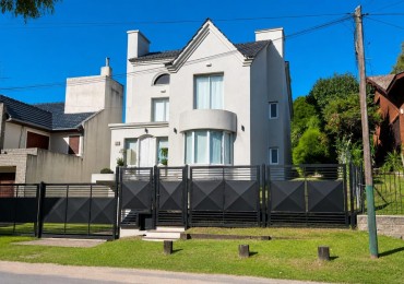 A LA VENTA CASA 5 AMBIENTES CON PISCINA - CENTRO DE VILLA GESELL