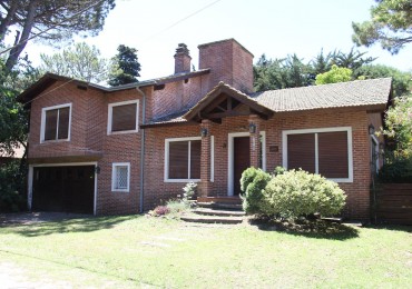 CASA DE 5 AMBIENTES EN ALQUILER - VILLA GESELL