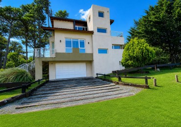CASA MODERNA A LA VENTA EN MAR AZUL 